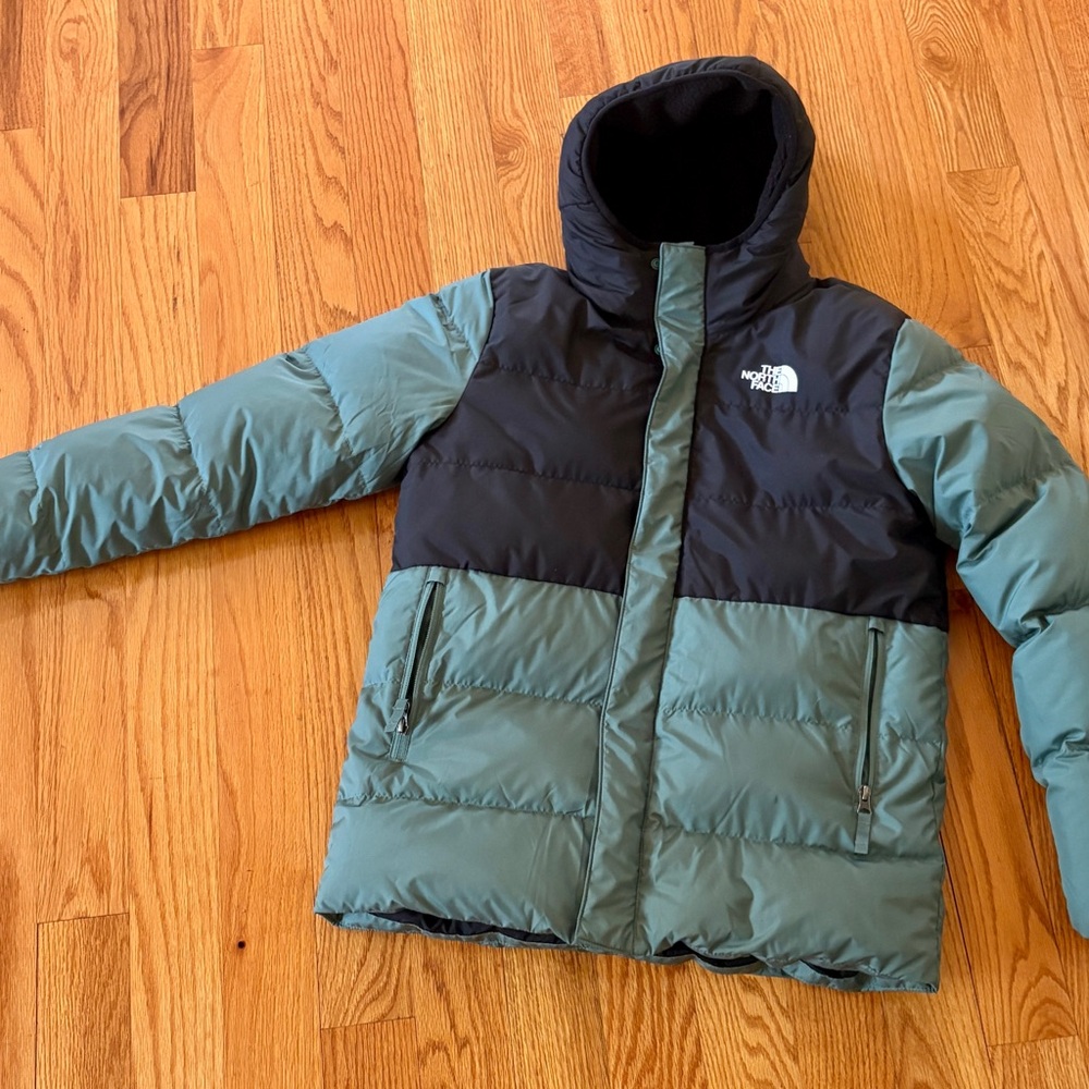 The North Face Boys 600 XL Sage Green and Black Down Insulated Puffer Jacket